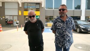 Erkan Can Instagram - Shell’e bu kez bir araç olmadan geldim, çünkü bir sürprizim var. Bugün 5 Eylül. Yani Türkiye Omurilik Felçlileri Günü. Bugünün anlam ve önemine vurgu yapmak adına bu videoda sizi Türkiye’nin engelsiz kahramanlarından biriyle tanıştıracağız, engelleri birlikte aşacağız. Hep merak ettiğim engelli araçlarını da yakından tanıyacağız. @shellturkiye @guvenkirac #hepileride #shell #işbirliği