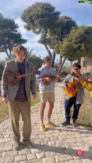 Erlend Øye Instagram - This is a message for my fans in Turkey and ( particularly) Istanbul. i will return to Zorlu where i played one year ago with Kings of Convenience. But this time i will bring my italian band La Comitiva and we will play THIS song( that for some reason is more popular in Istanbul than anywhere else according to Spotify). “Price” was released as part of Quarantine At El Ganzo, recorded with the Caged Dolphins. But it was partly composed with Eirik from Kings of C and further developed with La Comitiva before it was recorded in Mexico during lockdown. The show in Istanbul is on the 8th of May. Tickets can be found on erlendoye.it 🎪