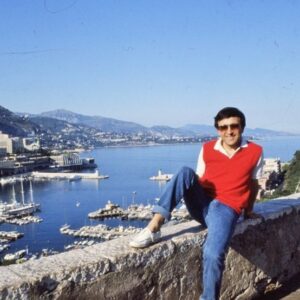Erol Evgin Instagram - Sevgili dostlar, bilin bakalım burası neresi?
Ben hatırlamadım da… ☺️ #tbt