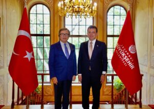 Erol Evgin Instagram - Geçtiğimiz günlerde İBB Başkanı Sayın Ekrem İmamoğlu’nu  @ekremimamoglu Emirgan Beyaz Köşk’te, makamında ziyaret ettim. Seçimlerdeki başarısını kutladım.
İstanbul’umuzun kültür ve sanat hayatına verdiği önem ve destek için teşekkür ettim.
Güzel bir sohbet oldu…