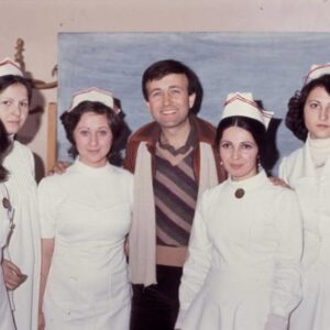 Erol Evgin Instagram - Sağlık sektörümüzün melekleriyle yıllar öncesinden bir anı… #tbt 
Değerli doktor ve hemşirelerimizin ve tüm sağlık çalışanlarının 14 Mart Tıp Bayramlarını en iyi dileklerimle kutlarım.