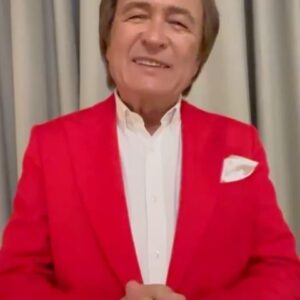 Erol Evgin Instagram - Sevgili Dostlar,
Cumhuriyet özgürlüktür. 
Azim, bilgi, cesaret ve inanç özgürlüğüdür. 
Eşit vatandaşlıktır Cumhuriyet. 
Hukuktur, adalettir, kadın haklarıdır, çağdaş eğitimdir Cumhuriyet.
Cumhuriyet tek bayrak altında vatanın her köşesinde birbirimize sımsıkı sarılmaktır. 
Gazi Mustafa Kemal Atatürk ve silah arkadaşlarını sevgi, saygı, minnetle anarak,
Cumhuriyetimizin 100. yılını kutluyorum.