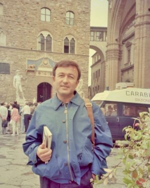 Erol Evgin Instagram - Fonda Michelangelo’nun Davut Heykeli, önde bendeniz, yer Floransa…
(Heykelin aslı müzede olabilir) #tbt