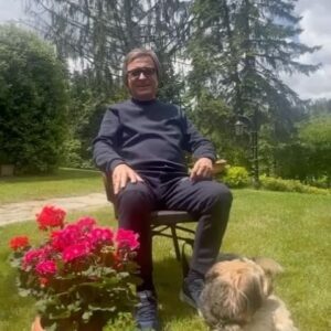 Erol Evgin Instagram - Can almanın bahanesi olmaz!.. 
Barınaklar ve kısırlaştırma varken öldürmek niye?.. 
Devlet can almaz, yaşatır… 
Öldürmeyin efendiler!.. 
#sokakhayvanlarısahipsizdeğil