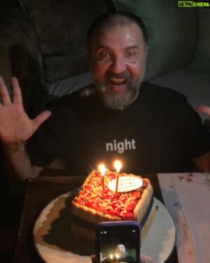 Ertuğrul Postoğlu Instagram - 54 YIL geride kaldı.. Kaç dilek sığdı bu üflemeye.. @ilkayozdin_postoglu @oykupostoglu @zeynep_postoglu