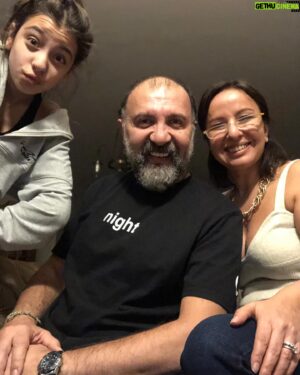 Ertuğrul Postoğlu Instagram - 54 YIL geride kaldı.. Kaç dilek sığdı bu üflemeye.. @ilkayozdin_postoglu @oykupostoglu @zeynep_postoglu