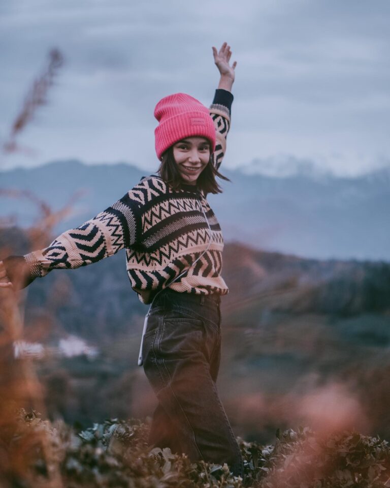 Actress Esengül Yılmaz HD Instagram Photos and Wallpapers April 2021