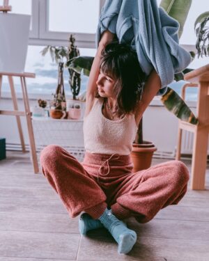 Esengül Yılmaz Instagram - Mesela bu fotoğraflarım bir anlamı yok ama bir sürü fotoğrafın arasında üstümü çıkarırken ki surat ifadelerimi sevdim 🥸