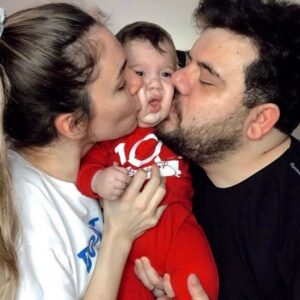 Eser Yenenler Instagram - Geleneksel 23 Nisan Ulusal Egemenlik ve Cocuk Bayrami fotografimiz 🇹🇷 Butun cocuklar hep gulsun kahkahalari hic durmasin bayramimiz kutlu olsun 🫶🏼