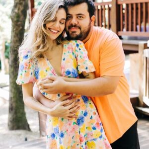 Eser Yenenler Instagram - İyi ki doğmuş benim karıcıımmm… iyi ki doğmuş bana,bizi öğreten kadın…iyi ki doğmuş bizi aile yapan kadın…iyi ki doğmuş bana bu dünyada tamamlanma hissini yaşatan eşsiz karımmm.. iyi ki sen iyi ki biz🌹❤️