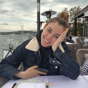 Eser Yenenler Instagram - 4 yıldır bu güzelliği görmeden bir gün bile geçirmedim  ve hala doyamadım gurban olduğuma❤️❤️ 9.6.19-9.6.2023🥳🥳