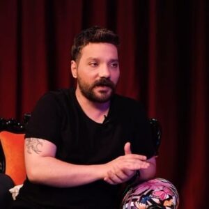 Eser Yenenler Instagram - Bu hafta konuğumuz hem youtuber, hem şarkıcı hem dijital platform yönetim kurulu üyesi hem karikatürist hem tv sahibi hem iyi arkadaş hem … @oguzhanugur_