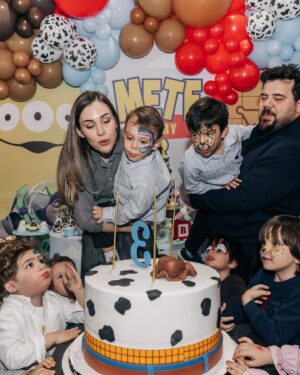 Eser Yenenler Instagram - Benim canım Metitom 3 yaşında. Duruşu, bakışı ,tavırlarıyla gerçek anlamda evimizin reisi, nice yaşların olsun seni çok seviyorum🌹❤️🔥