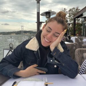 Eser Yenenler Instagram - 4 yıldır bu güzelliği görmeden bir gün bile geçirmedim  ve hala doyamadım gurban olduğuma❤️❤️ 9.6.19-9.6.2023🥳🥳