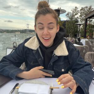 Eser Yenenler Instagram - 4 yıldır bu güzelliği görmeden bir gün bile geçirmedim  ve hala doyamadım gurban olduğuma❤️❤️ 9.6.19-9.6.2023🥳🥳