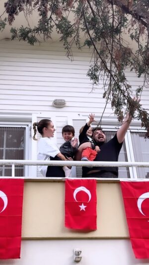 Eser Yenenler Instagram - Gururla Atam izindeyiz 🇹🇷🇹🇷🇹🇷 #cumhuriyet100yaşında