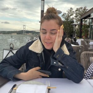 Eser Yenenler Instagram - 4 yıldır bu güzelliği görmeden bir gün bile geçirmedim  ve hala doyamadım gurban olduğuma❤️❤️ 9.6.19-9.6.2023🥳🥳