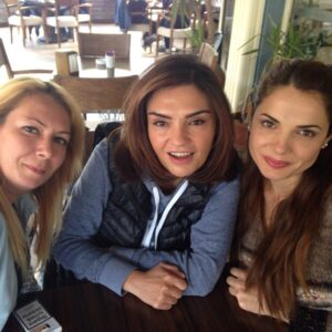 Esin Civangil Instagram - çekimden sonra#mola#keyif kahvesi#keyif sohbeti#canlar#