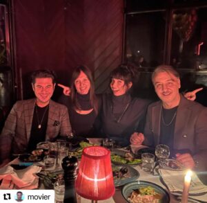 Esra Ronabar Instagram - Güzel böyle 💙
@bfalay @movier @benalce 🎈
