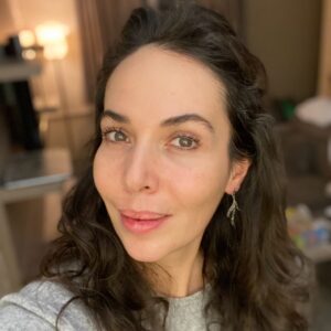 Esra Ronabar Instagram - Bakmak istedim ; görmek nasip olsun🎈