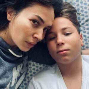 Esra Ronabar Instagram - İYİ Kİ’m, EN’im @maviruzgarfalay ‘ım 🎈 ❤️🙏🏻kahkahan çok olsun