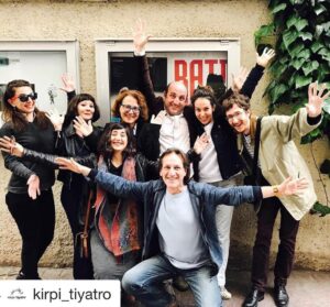 Esra Ronabar Instagram - #Repost @kirpi_tiyatro (@get_repost)
・・・
Sezon biteeeer @sahnepulcheri'ye tesekkurler #batı #tiyatroiyilestirir #istanbulkultursanat #beyoglu #istanbulsahneleri