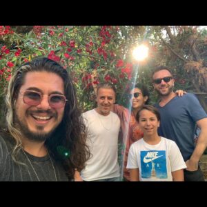 Esra Ronabar Instagram - Bayram aile ile güzel ve aile olmak icin kan bağına ihtiyaç yok🤗seni özünle buluşturan sevgi dolu kalpler yeter🙏🏻❤️📸@movier@ozgurcakit