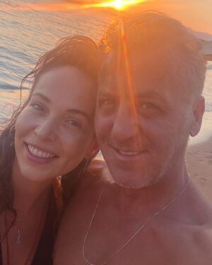 Esra Ronabar Instagram - ❤️