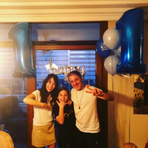 Esra Ronabar Instagram - Mutlu yılların,keyifli yaşların olsun canım oğlum #mavirüzgarfalay ım❤️🎈