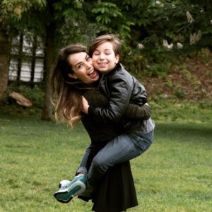 Esra Ronabar Instagram - Mavi Rüzgar ve ben bugün #sabahcumartesieki @sonatbahar 
https://m.sabah.com.tr/cumartesi/2018/05/12/oyuncu-esra-ronabar-birlikte-oynayarak-ogreniyoruz