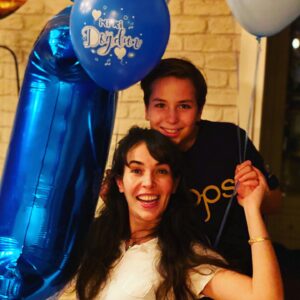 Esra Ronabar Instagram - Mutlu yılların,keyifli yaşların olsun canım oğlum #mavirüzgarfalay ım❤️🎈
