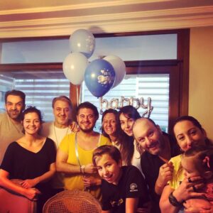 Esra Ronabar Instagram - Mutlu yılların,keyifli yaşların olsun canım oğlum #mavirüzgarfalay ım❤️🎈