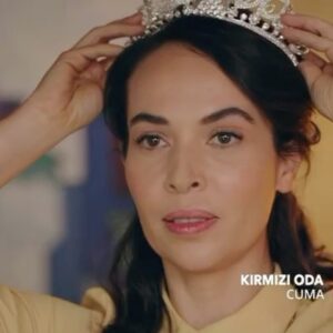 Esra Ronabar Instagram - Gerçek,bildiğin ama acısına dayanamadığın için yok saydığınsa sınavına hazır ol💫☄️
@kirmizioda.dizi @movier @benalce @yigitozsener @binnur.kaya.resmi