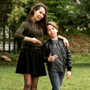 Esra Ronabar Instagram - Mavi Rüzgar ve ben bugün #sabahcumartesieki @sonatbahar 
https://m.sabah.com.tr/cumartesi/2018/05/12/oyuncu-esra-ronabar-birlikte-oynayarak-ogreniyoruz
