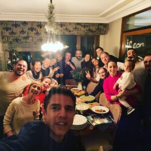 Esra Ronabar Instagram - ❤️#mutluyillar 🥳
