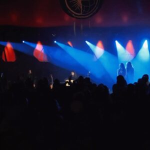 Estas Tonne Instagram - Every sound journey is about the unfolding truth. And it’s perfect, every time, with all its imperfections. Bowing to the Mystery that lives though all ❤️🎶🌱🕊️

A snippet of an incredible moment with la familia @dreamersland.eu festival 2023. 

With dear ones: @raifabazzi @conradoxmolina @onanya.music #tatjanabranoff #berndbechtloff #mokshamusic #oneheartsound 
Sound: @bognar.zsolti 
Video: @geri_dagys 
#dreamerslandfestival #estastonne #rebirth