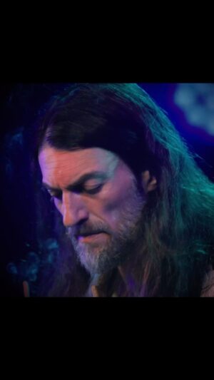 Estas Tonne Instagram - Thanks everyone, who have gathered in Rotterdam, Sofia, Belgrade, Bucharest and Dresden for the sound journeying together. Challenging times are upon us all, at the same time, there is absolute hope in humanity to find another way, a new pathway of co-existence. Thanks to being, thanks for being! 🌱🕊️🎶❤️ #rhythmsofchangetour2023 #estastonne #parisheart 
📸 @geri_dagys 💕
🎶 @bognar.zsolti 💕
