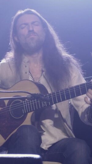 Estas Tonne Instagram - On a journey of life, we explore ourselves, expressing ourselves, and give ourselves to the world. And in return, life provides everything what is needed. This isn’t a bargain, but rather a pure exchange of energy. It’s a dance, it’s a rhythm, its a sound and it is a silence too. If such energy, a flow of life is stuck somewhere, all what’s needed is a re-adjustment and the flow would continue 🎶❤️🌱
“Wheel of Life” improvisation, live in Sofia, 2023, could be seen on YouTube on our official channel. 
Blessings, to all of us, walking the path. 
With dear hearts @conradoxmolina @onanya.music 💕 sound captured: @bognar.zsolti ❤️ sound mixed and mastered: @soundprostudios ❤️ video: @geri_dagys ❤️
#wheeloflife #estastonne #livemusic #improvisation #beyondguitarplaying #justlife