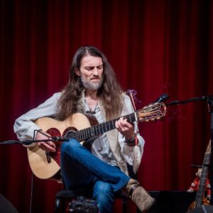 Estas Tonne Instagram - Thanks Belgrade and all those gathered for a sound experience. It’s been truly special to us, in the midst of an outrageous events that are happening in the world. And yet, the message remain the same: there is another potentiality for us all to coexist together but to war with each other. And it takes immense amount of patience and dedication…love is the way…the only way…❤️🌱🕊️🎶
@conradoxmolina @onanya.music @josephpepedanza @estastonne @bognar.zsolti ✨✨✨
📸 @geri_dagys #rhythmsofchangetour2023 #estastonne