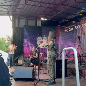 Estas Tonne Instagram - What a blessing 🎶💫 THANK YOU @estastonne for your wonderful concert @yogasoundsea 🙏🏻 @nessigomesmusic @armin_metz #yogasoundandsea #festival #summer