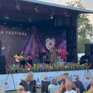 Estas Tonne Instagram - What a blessing 🎶💫 THANK YOU @estastonne for your wonderful concert @yogasoundsea 🙏🏻 @nessigomesmusic @armin_metz #yogasoundandsea #festival #summer