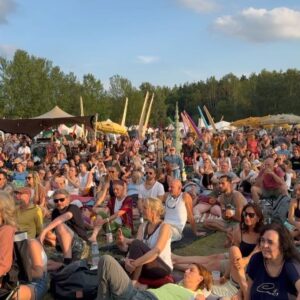 Estas Tonne Instagram - What a blessing 🎶💫 THANK YOU @estastonne for your wonderful concert @yogasoundsea 🙏🏻 @nessigomesmusic @armin_metz #yogasoundandsea #festival #summer