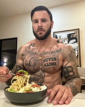 Esteban Martínez Instagram - 🍝🤌🏻
