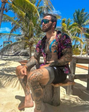 Esteban Martínez Instagram - 🍉🍍🍳🌴