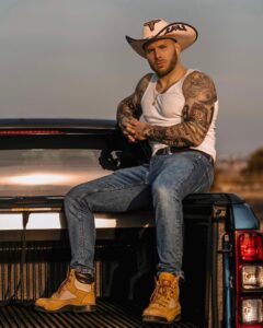 Actor Esteban Martínez HD Instagram Photos and Wallpapers August 2023