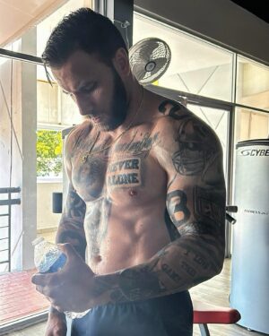 Esteban Martínez Instagram - Seguimos firmes 🔨