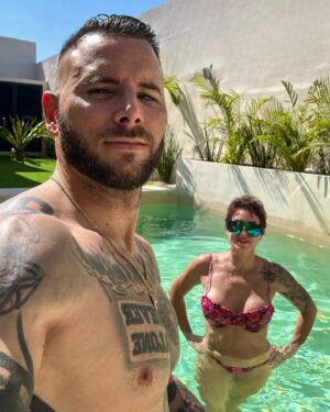Esteban Martínez Instagram - Buenos entrenamientos con la jefecita @sonianavarrosoriano 😎☀️👏🏻