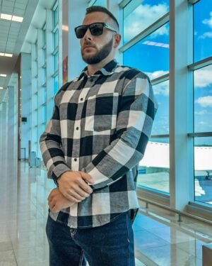 Esteban Martínez Instagram - Quieres ser feliz ? Es relativamente fácil: deja de querer las nubes y saborea lo cotidiano, lo que tenga que ser será 😎👍🏻