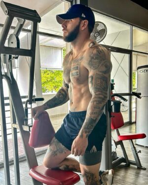 Esteban Martínez Instagram - Seguimos firmes 🔨
