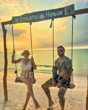 Esteban Martínez Instagram - Existen los paraísos y después está Holbox 🇲🇽🌅